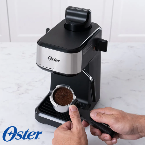 Cafetera Oster de Vapor para Espresso y Cappuccino BVSTEM3300